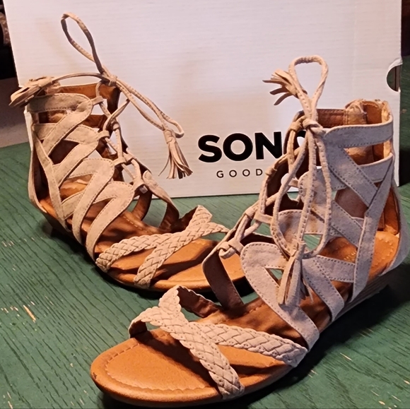 Sonoma | Shoes | Sonoma Gladiator Sandals Taupe Size 75 | Poshmark